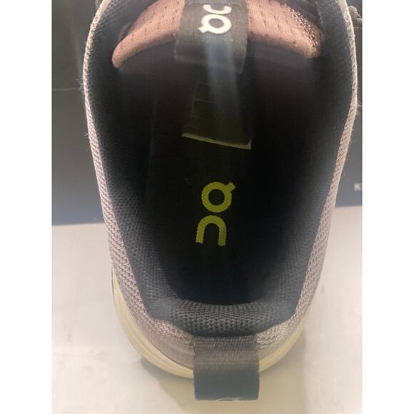 On Kids' Cloud Sky Running Sneaker Size US Y5 - Picture 6 of 10